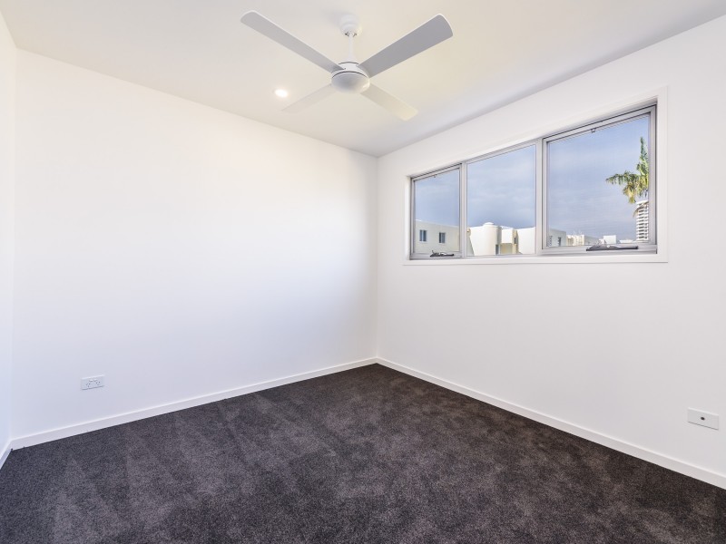 1 /29 Broadwater Street, Runaway Bay QLD 4216