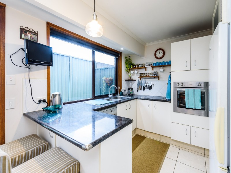 2/5 Robin Joy Close, Labrador QLD 4215