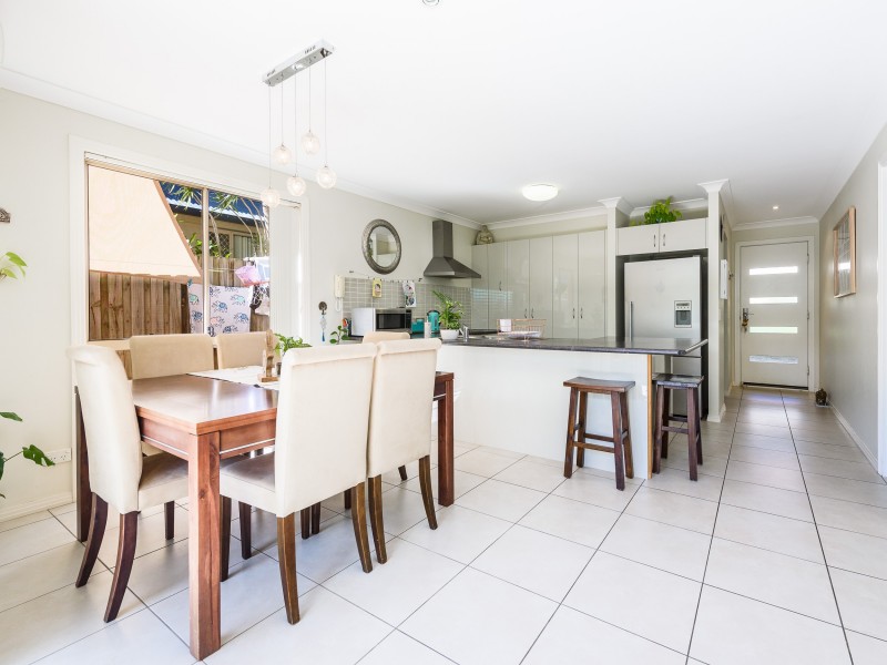 2/27 Harley Street, Labrador QLD 4215