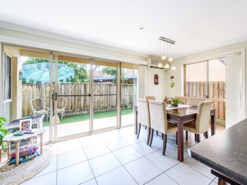 2/27 Harley Street, Labrador QLD 4215