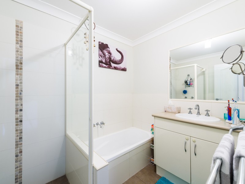 2/27 Harley Street, Labrador QLD 4215