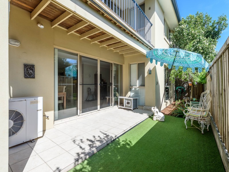 2/27 Harley Street, Labrador QLD 4215