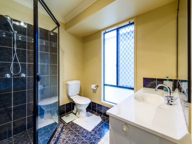 12 Hatutu Street, Pacific Pines QLD 4211