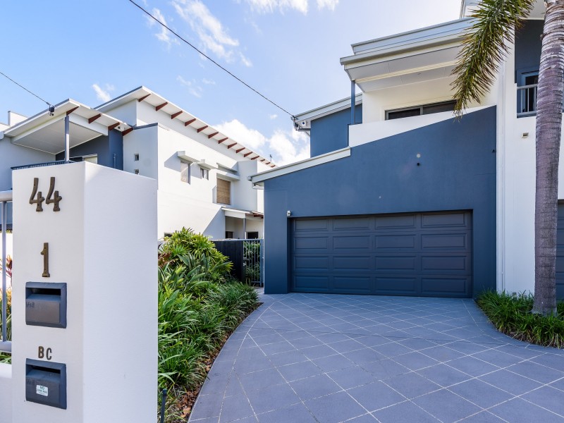 1/44 Bayview Street, Runaway Bay QLD 4216