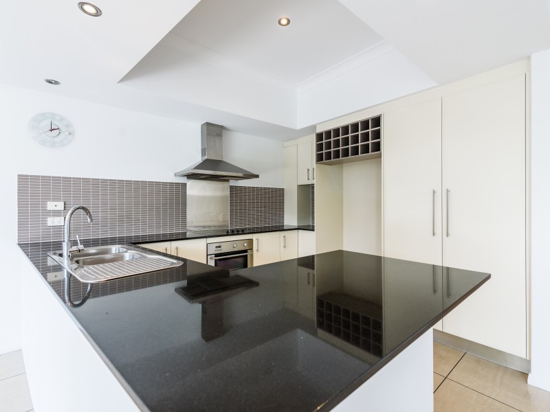 1/44 Bayview Street, Runaway Bay QLD 4216