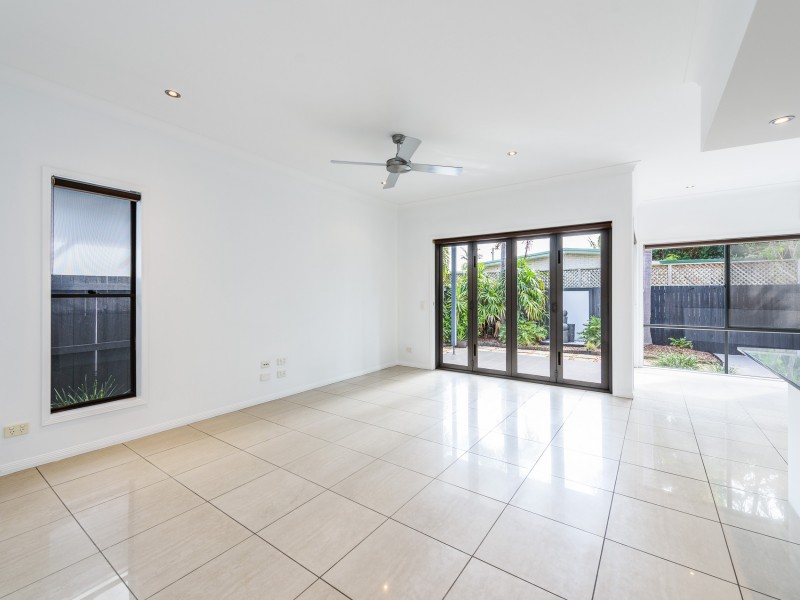 1/44 Bayview Street, Runaway Bay QLD 4216