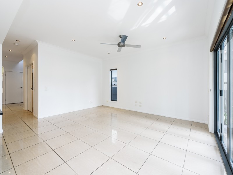 1/44 Bayview Street, Runaway Bay QLD 4216