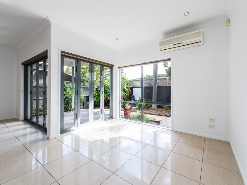 1/44 Bayview Street, Runaway Bay QLD 4216