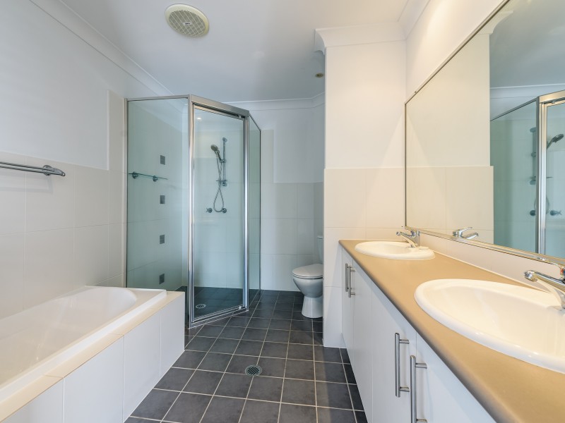 1/44 Bayview Street, Runaway Bay QLD 4216