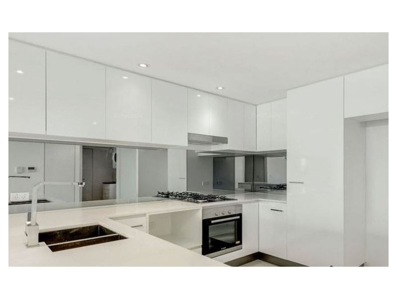820/19 Imperial Parade, Labrador QLD 4215