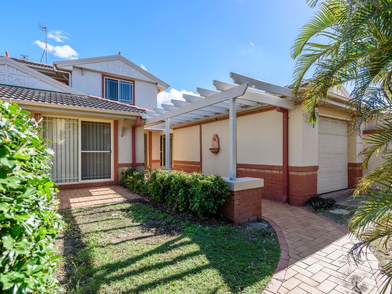 1/68 Bayview Street, Runaway Bay QLD 4216