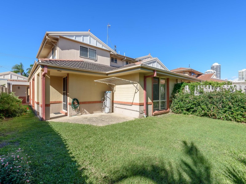 1/68 Bayview Street, Runaway Bay QLD 4216