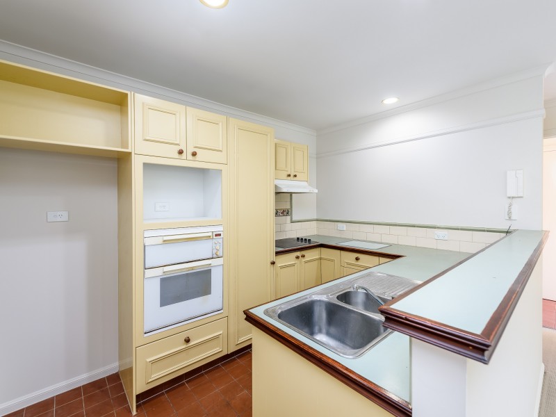 1/68 Bayview Street, Runaway Bay QLD 4216