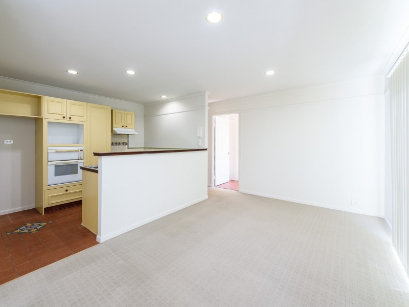 1/68 Bayview Street, Runaway Bay QLD 4216