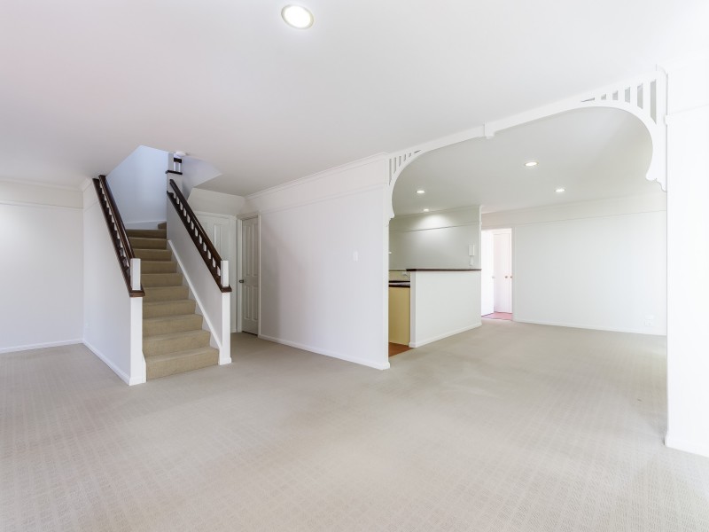 1/68 Bayview Street, Runaway Bay QLD 4216