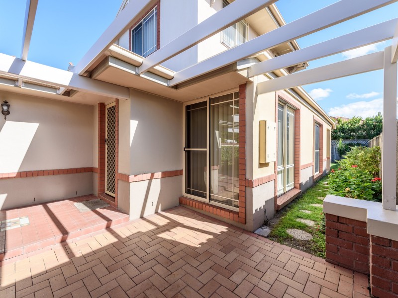 1/68 Bayview Street, Runaway Bay QLD 4216