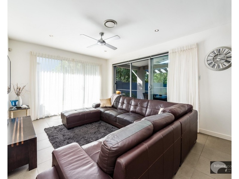 1 Osmium Lane, Hope Island QLD 4212