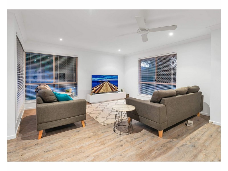 4 Lakewood Court, Helensvale QLD 4212