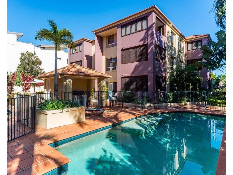 2/89 Bayview Street, Runaway Bay QLD 4216