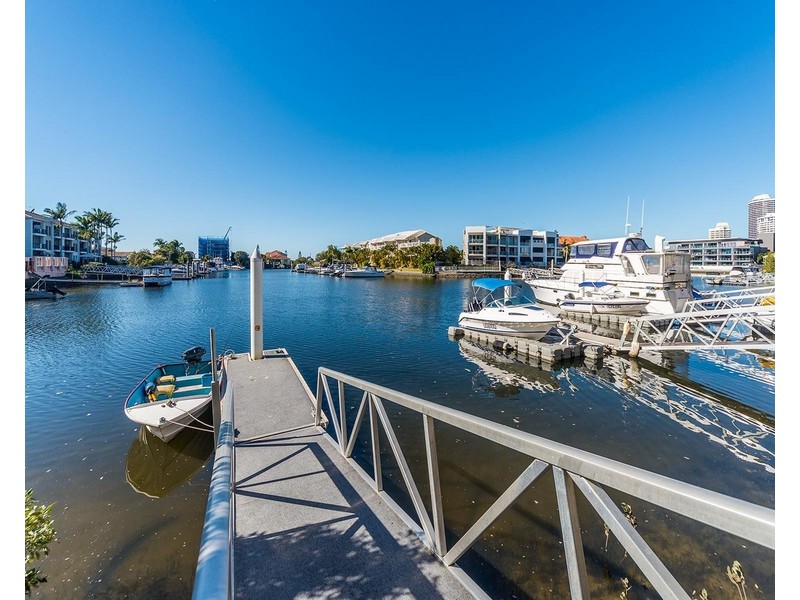 2/89 Bayview Street, Runaway Bay QLD 4216