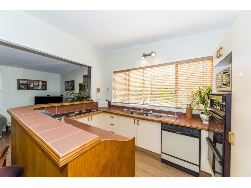 10 Barnard Street, Biggera Waters QLD 4216