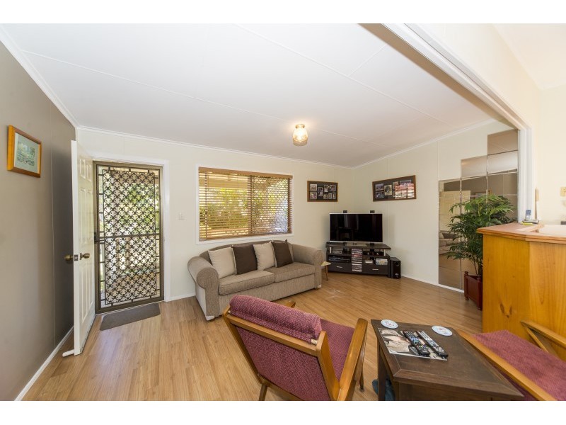 10 Barnard Street, Biggera Waters QLD 4216