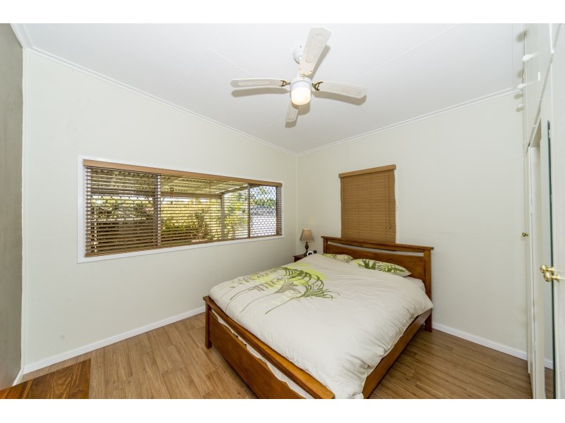 10 Barnard Street, Biggera Waters QLD 4216