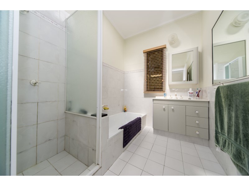 10 Barnard Street, Biggera Waters QLD 4216