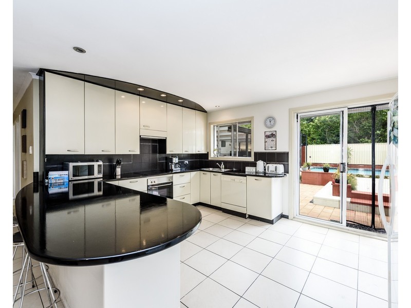 10 Willow Street, Biggera Waters QLD 4216