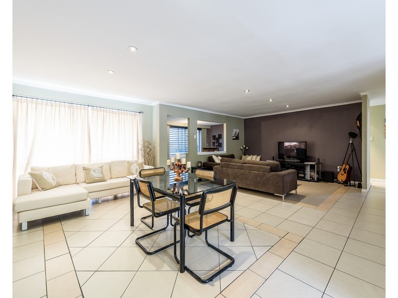 10 Willow Street, Biggera Waters QLD 4216