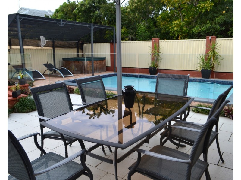 10 Willow Street, Biggera Waters QLD 4216