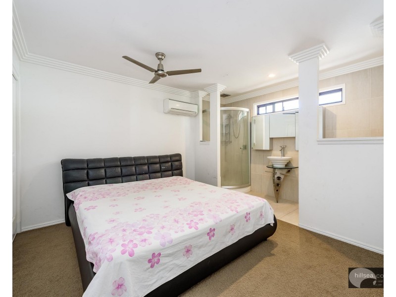 54 Hollywell Road, Biggera Waters QLD 4216