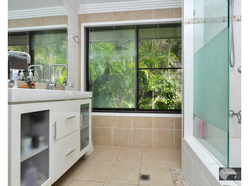 54 Hollywell Road, Biggera Waters QLD 4216