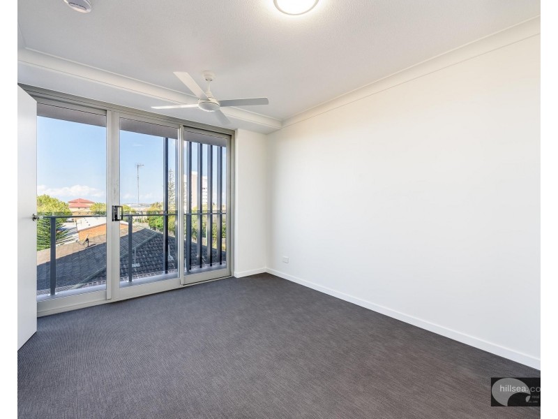 10/14-16 Bright Avenue, Labrador QLD 4215