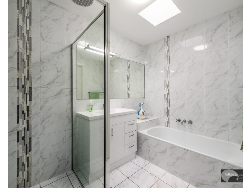 2/601 Pine Ridge Road, Biggera Waters QLD 4216