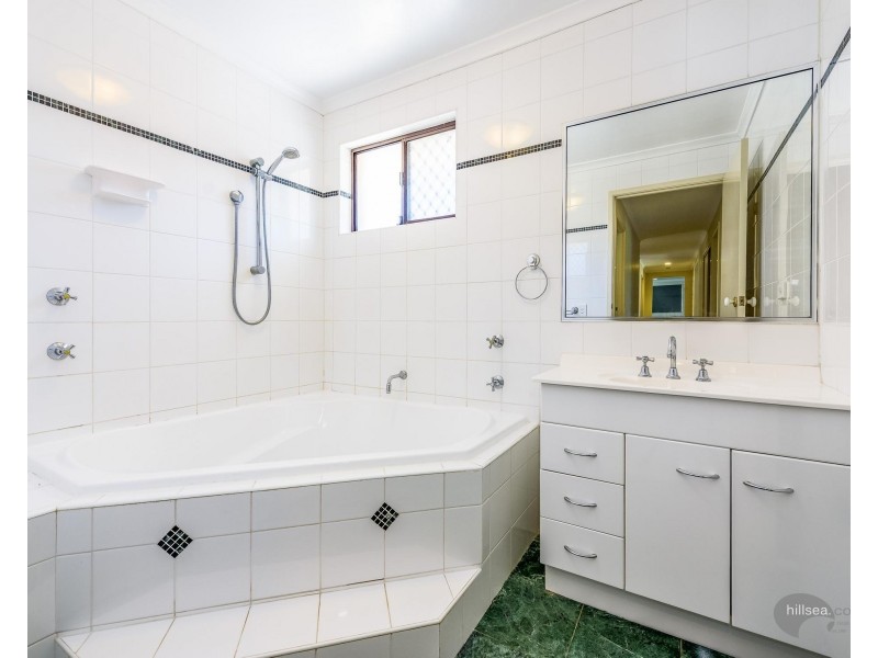 21 Parkes Drive, Helensvale QLD 4212