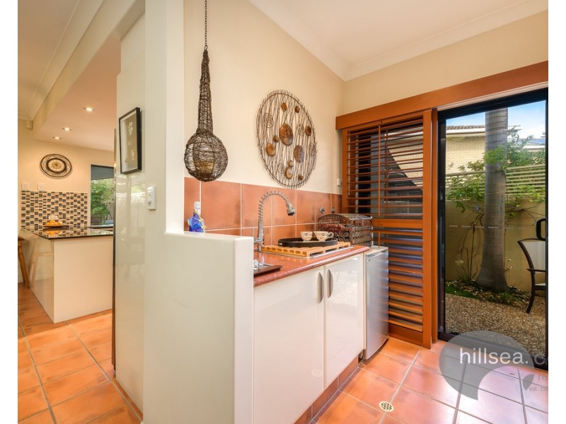 2/20 Markham Avenue, Runaway Bay QLD 4216