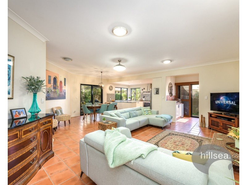 2/20 Markham Avenue, Runaway Bay QLD 4216