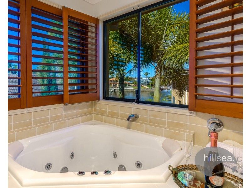 2/20 Markham Avenue, Runaway Bay QLD 4216