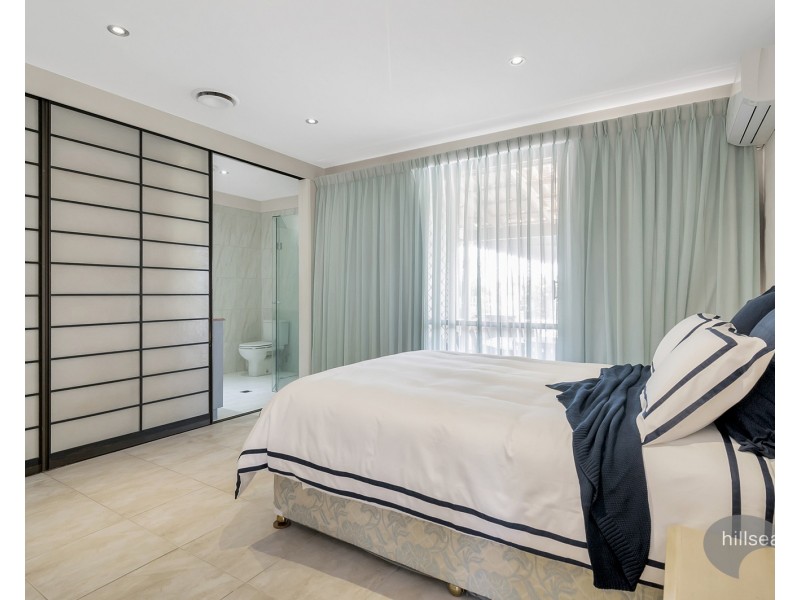 8 Tari Court, Runaway Bay QLD 4216