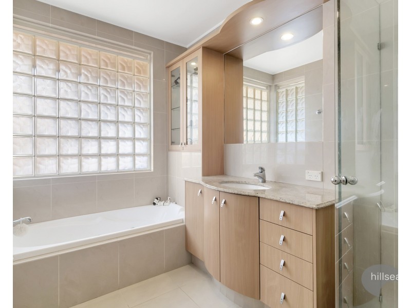 8 Tari Court, Runaway Bay QLD 4216