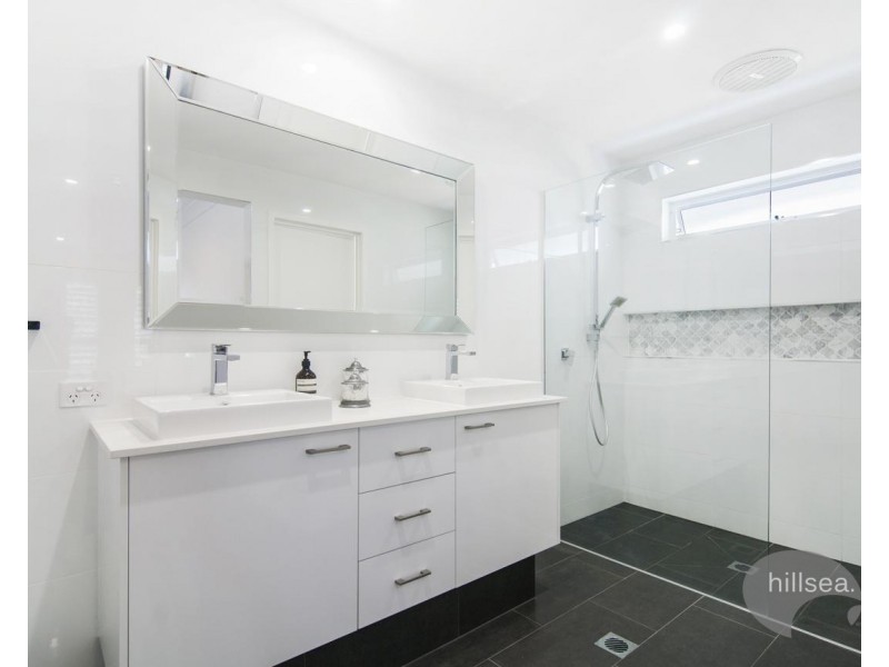 5017A Riverwood Grove, Benowa QLD 4217