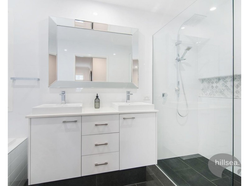 5017A Riverwood Grove, Benowa QLD 4217