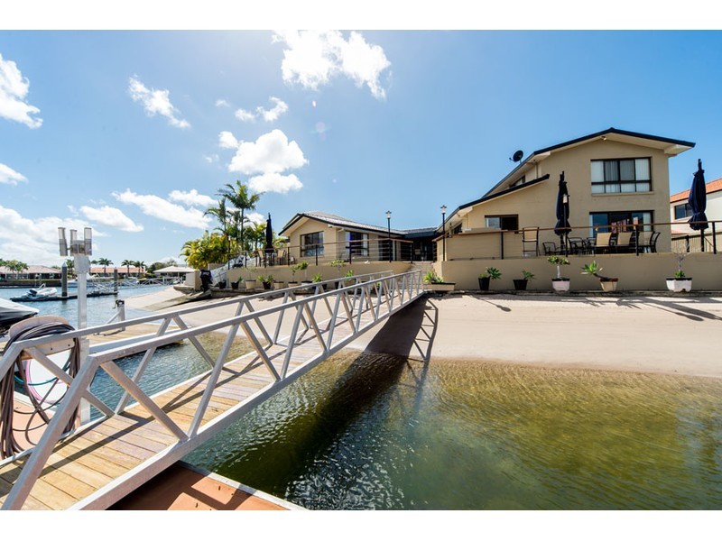 32 Daru Avenue, Runaway Bay QLD 4216