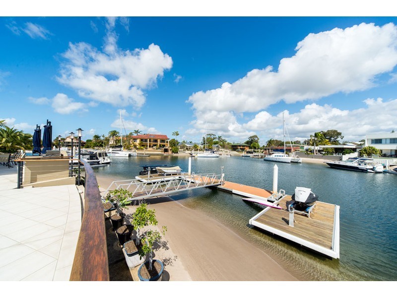 32 Daru Avenue, Runaway Bay QLD 4216