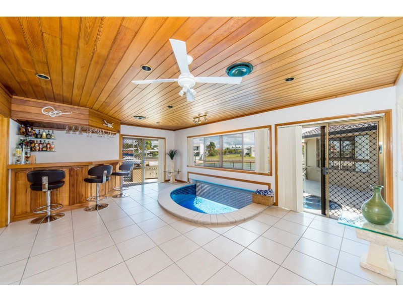 32 Daru Avenue, Runaway Bay QLD 4216