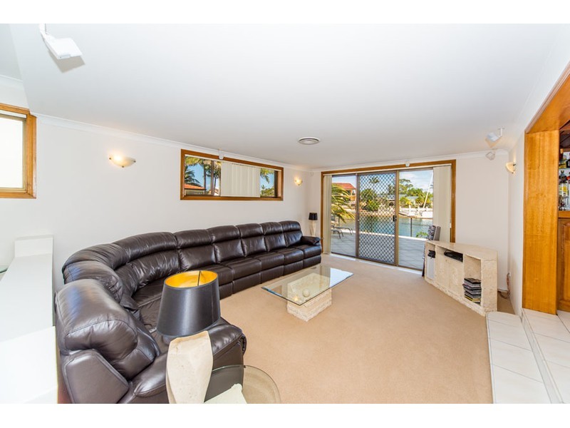 32 Daru Avenue, Runaway Bay QLD 4216