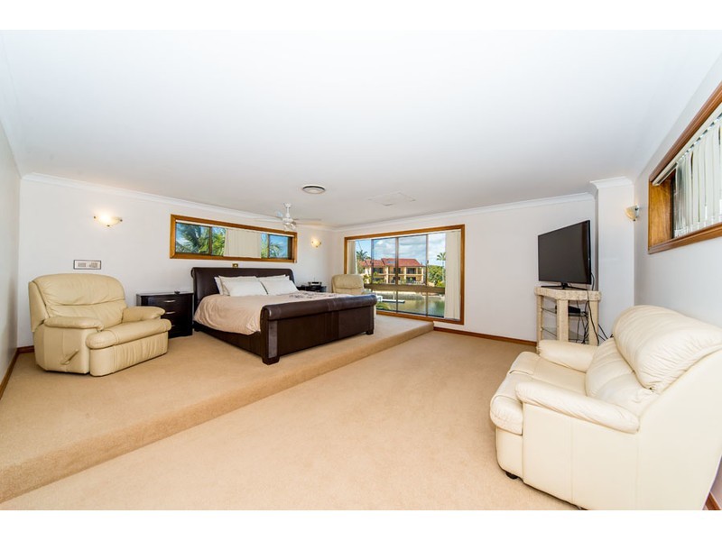 32 Daru Avenue, Runaway Bay QLD 4216