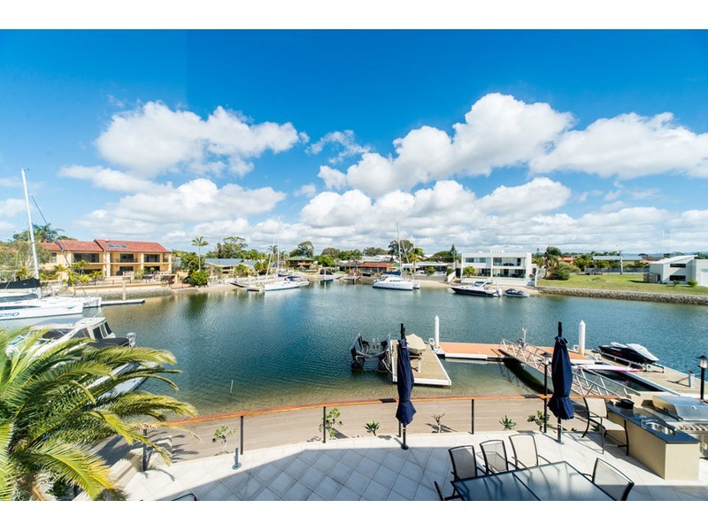 32 Daru Avenue, Runaway Bay QLD 4216