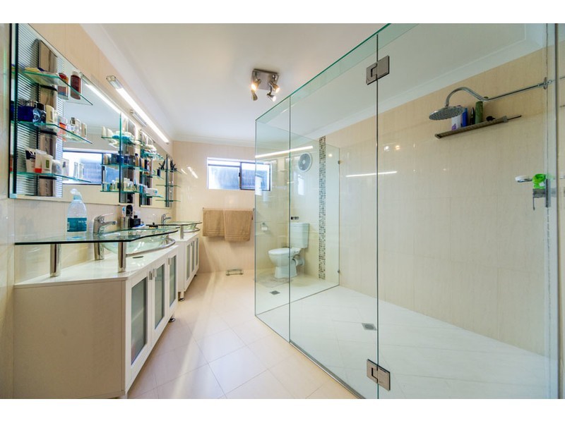 32 Daru Avenue, Runaway Bay QLD 4216